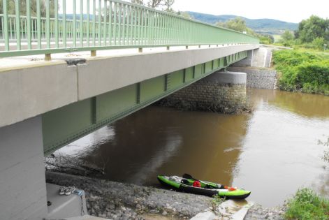 Közúti és vasúti híd 112,9 fkm.